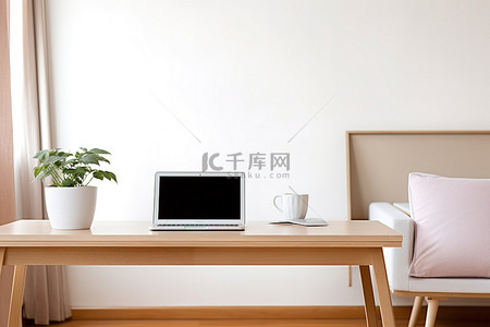 咖啡背景图片_房间桌子上的一台白色电脑