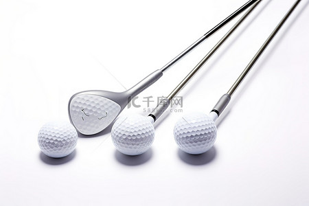 高尔夫球杆图形背景图片_三个高尔夫球和一对球杆