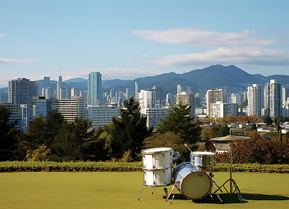 鼓乐器乐器背景图片_一座有山丘和鼓组的大城市