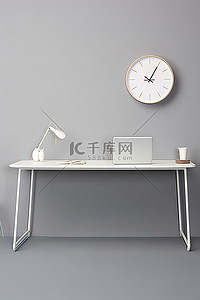 白色办公桌灰色墙壁和灰色椅子