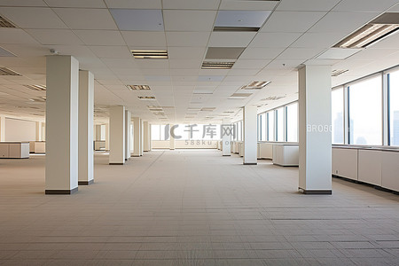 开放式办公背景图片_空旷安静的开放式办公空间