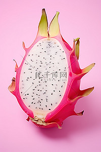 黄皮火龙果背景图片_粉红色表面半切开的火龙果