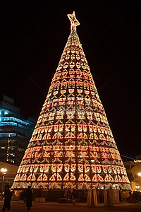 圣诞节的发光背景图片_智利市中心一棵巨大的发光圣诞树
