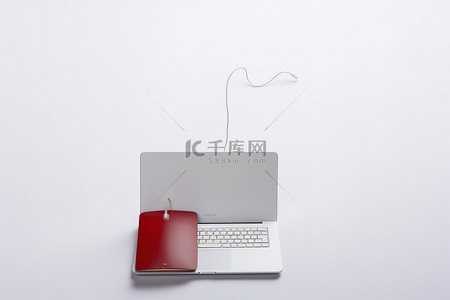 鼠标电脑背景图片_白色背景上的笔记本和电脑鼠标