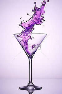 杯中水背景图片_从马提尼杯中溅出的紫色液体