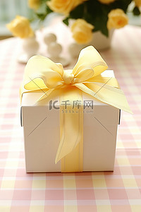 黄色蝴蝶结背景图片_带有黄色蝴蝶结和黄色格子桌布的白色盒子
