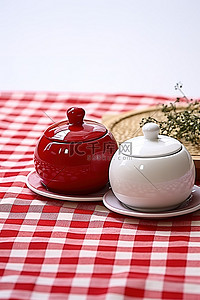 红厨房背景图片_红白洗碗巾上的两个陶瓷香料和盐容器
