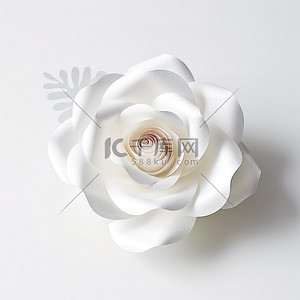 纸玫瑰背景图片_一朵白色的纸玫瑰位于白色的表面上