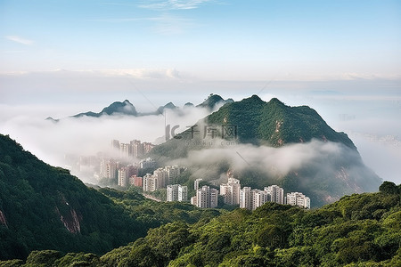 云雾前景背景图片_香港香格里拉山，天空云雾缭绕