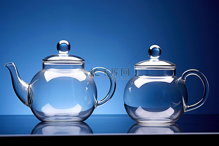 茶壶背景图片_玻璃茶壶和蓝色背景茶壶