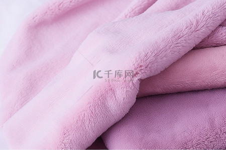 蓬松的棉质柔软面料，适合粉红色和紫色的家居装饰