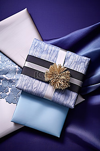 韩国新年背景背景图片_蓝色背景上的两个黑白信封