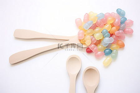 木勺糖果和讲话泡泡