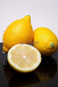 海滨制药背景图片_橙子旁边放两个柠檬和一些维他命