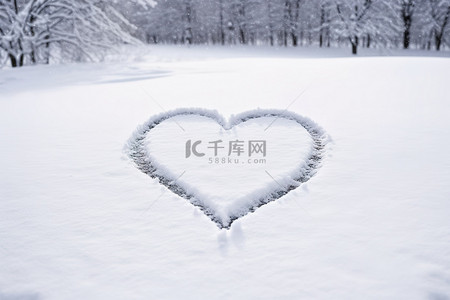 下雪的冬天心 黑白下雪的心 照片