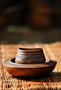 竹文化背景图片_一个碗放在一块竹木头上