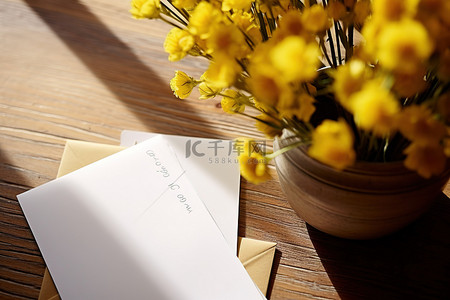 花信背景图片_一封信和一瓶黄色的花