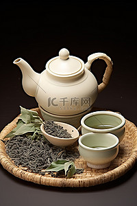 茶壶周围是茶袋茶叶和茶壶