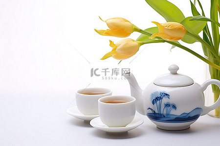 蓝色交杯酒插画背景图片_白壶，白色郁金香花和蓝色杯蓝茶