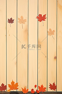 秋叶和木质表面上的文字