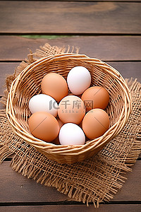 一篮子木质的白鸡蛋
