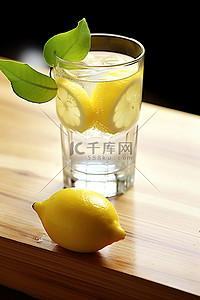 饮料柠檬水背景图片_一杯柠檬水
