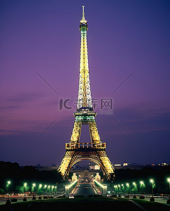 巴黎夜景背景图片_巴黎埃菲尔铁塔夜晚的图片