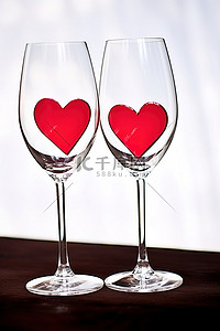 葡萄酒（红酒）背景图片_葡萄酒爱好者的心形酒杯