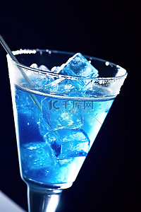酒精饮料背景图片_蓝色酒精饮料加冰