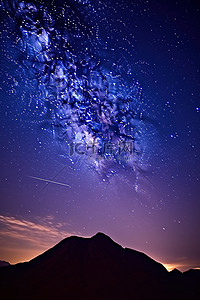 天上星星背景图片_山上的银河，天上有星星
