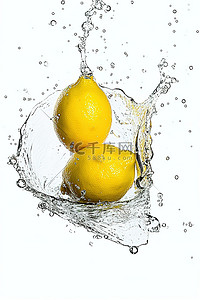 柠檬在水中近距离溅水