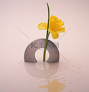 金属标题框背景图片_金属花形花瓶，里面有一朵黄色的花
