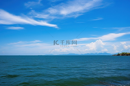 韩国蓝色背景图片_巴伊亚海的美景