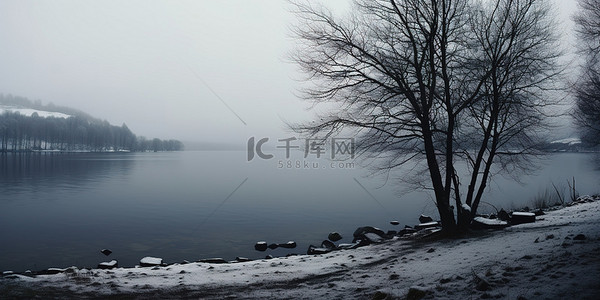 冬天湖上的雪景