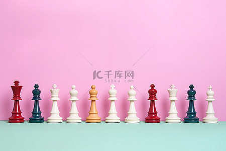 多彩色背景图片_粉红色的墙上画着彩色的棋子