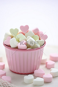 粉色碟子背景图片_白色一碗甜棉花糖，上面有一颗粉红色的心