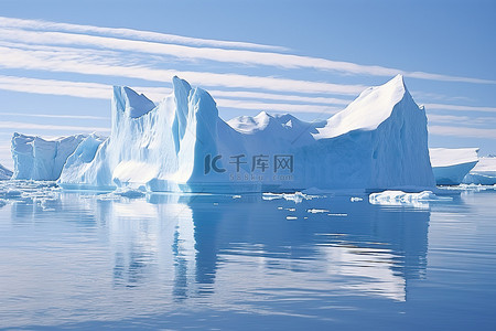 寒冷极地背景图片_海边的大冰山