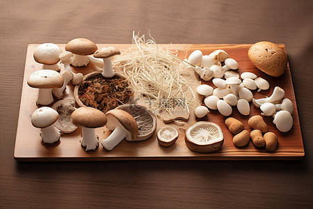 一块木板背景图片_石头上放着一块木板，上面有各种蘑菇和生米