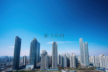 天安门实景背景图片_韩国首尔三成天安舰的天际线