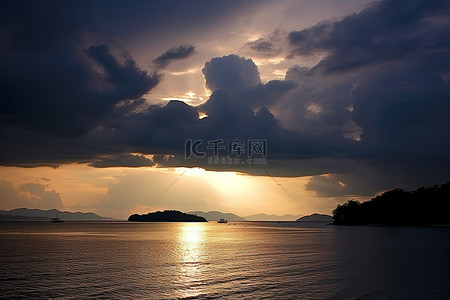 巴哈1000背景图片_泰国普吉岛的巴哈亚西拉
