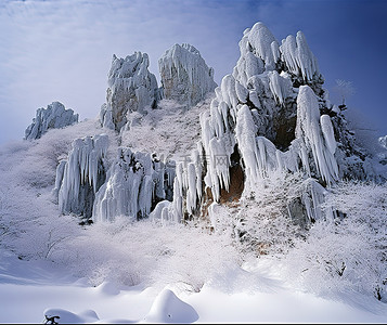 雪落背景图片_冰雪覆盖的岩石