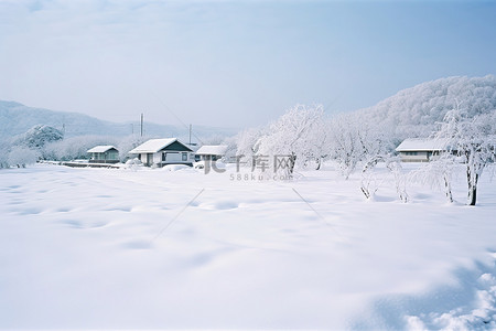 雪景小房子背景图片_雪景中的冬季小房子