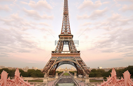 欧洲背景图片_从埃菲尔铁塔的角度拍摄的照片