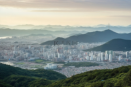 国学达人背景图片_首尔山脉山脊上有树木的大城市