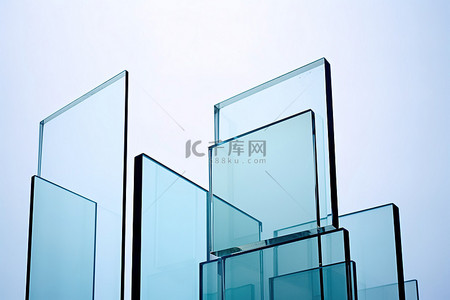 玻璃切割背景图片_玻璃被切割成不同的形状