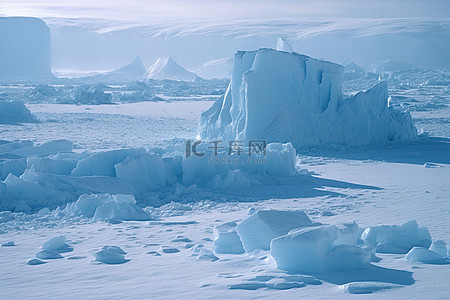 寒冷极地背景图片_南极洲南部冰山的冰川景观