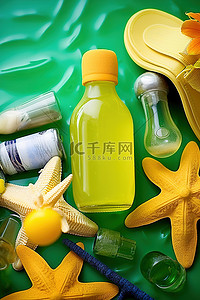 果汁画册背景图片_一瓶装有肥皂人字拖和其他海滩用品的瓶子