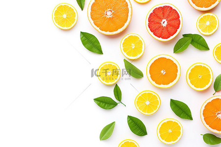 白色背景的柑橘类水果，叶果顶视图