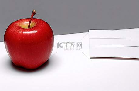 
名片背景图片_一个红苹果，上面有白色的贷方票据
