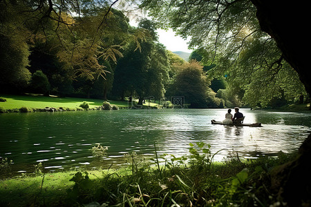 湖景公园背景图片_在绿色的湖周围平移